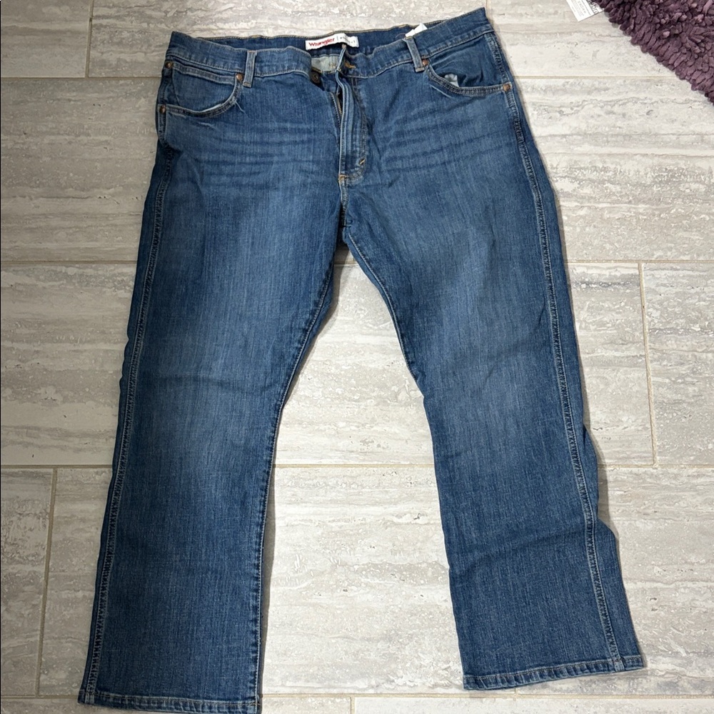Wrangler Men's Straight-Leg Mid Wash Jeans